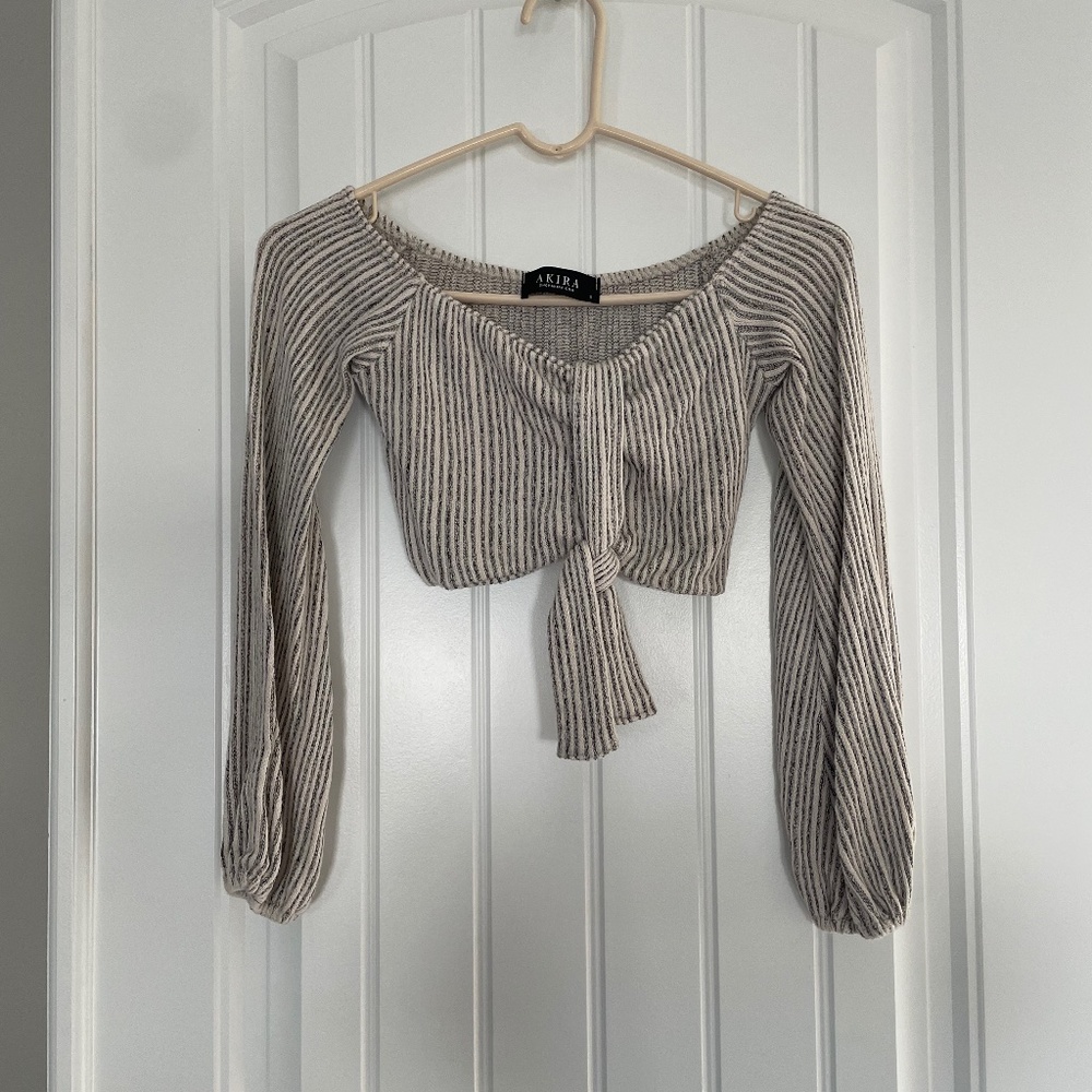 Akira - cropped tie sweater